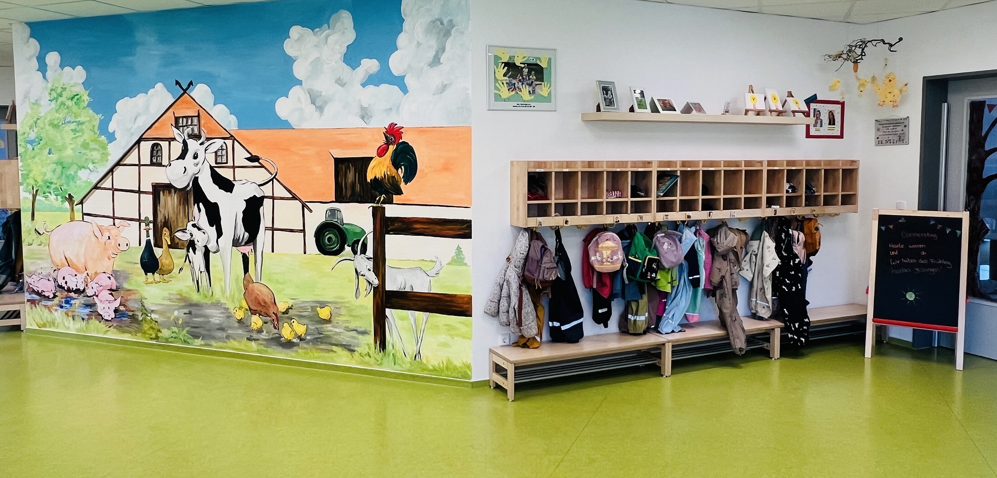 Garderobenbereich Krippe Sonnenkinder