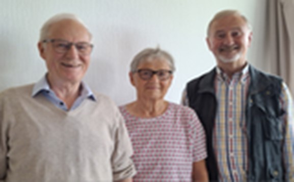 Horst Jürgens, Ursula Löffler u. Günther Wagener gestalten den Plattdeutschen Nachmittag im Bewiker Huus
