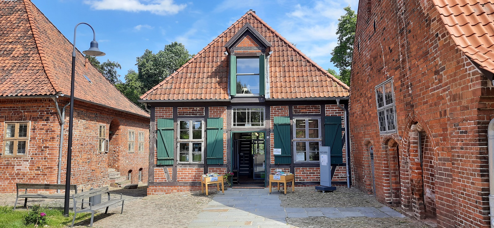 Eingangsbereich Bücherei DIe Bücherei im Nikolaihof