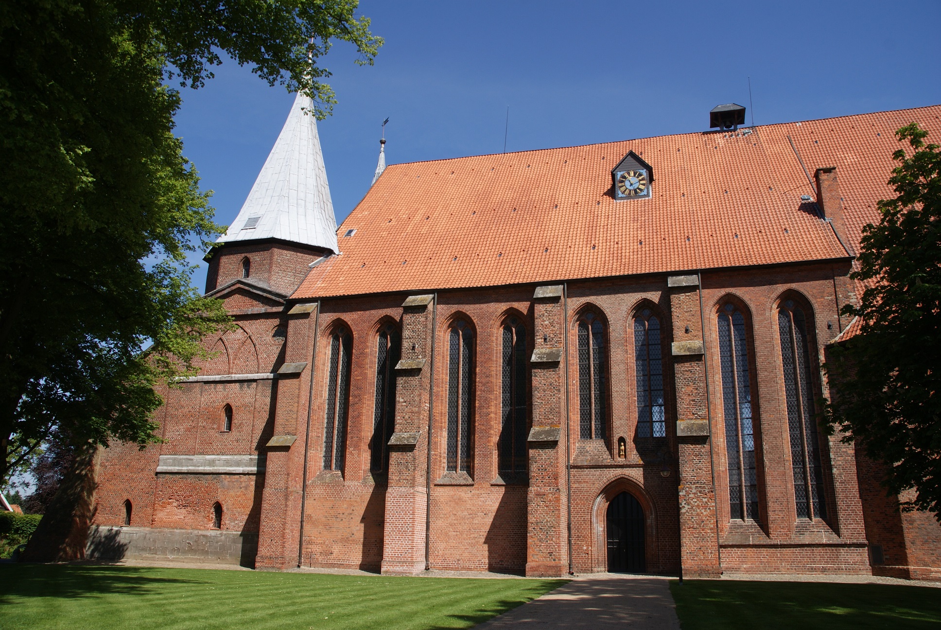Dom St. Petri und Paul Bardowick Dom Seitenansicht